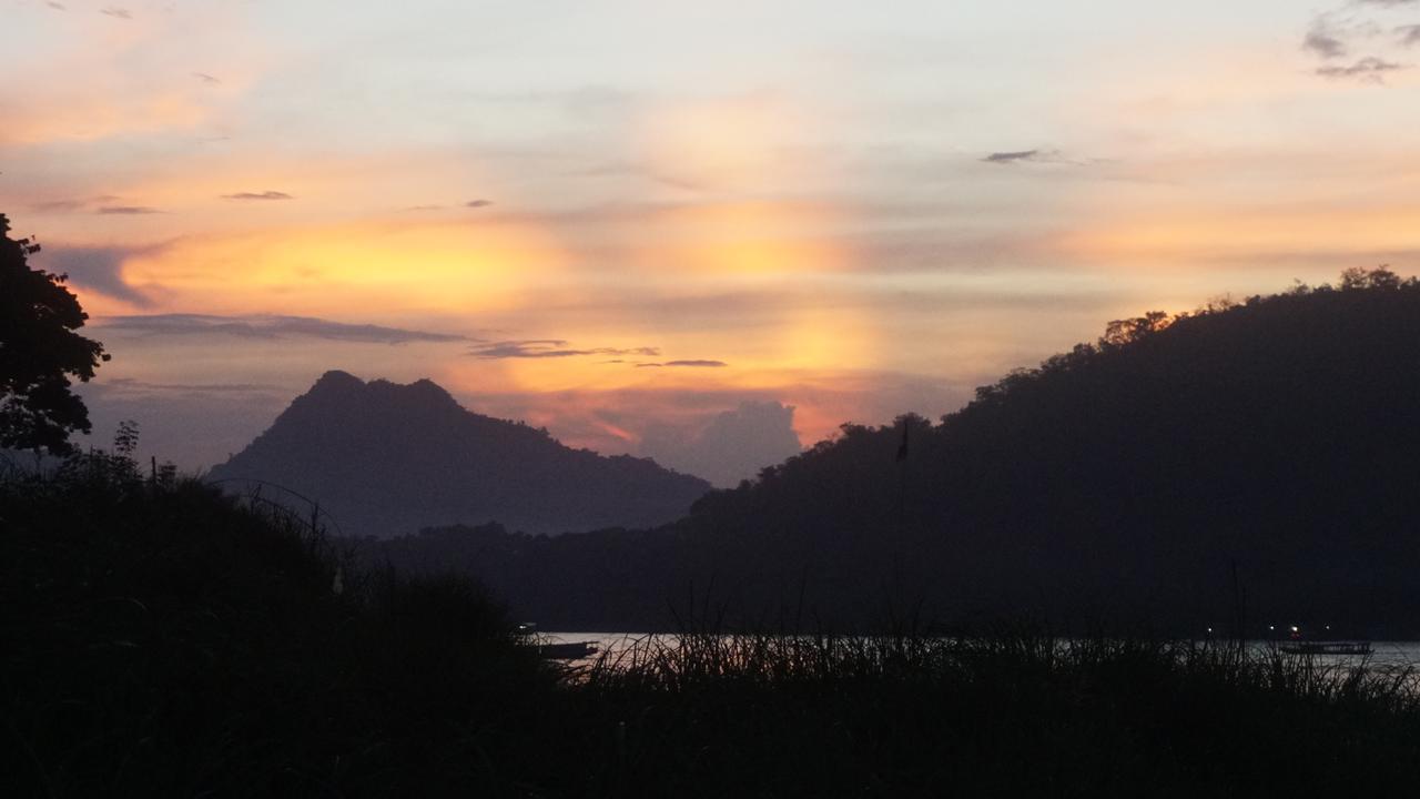 Wisdom Laos Hotel Луанг Прабанг Екстериор снимка
